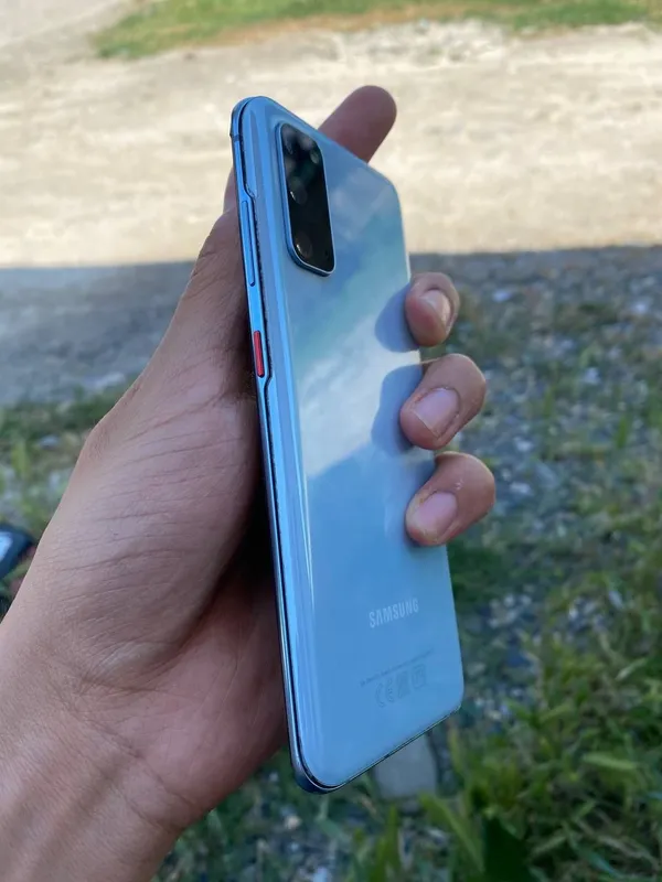 Samsung s20+ xotiras 128 xolati yaxshi