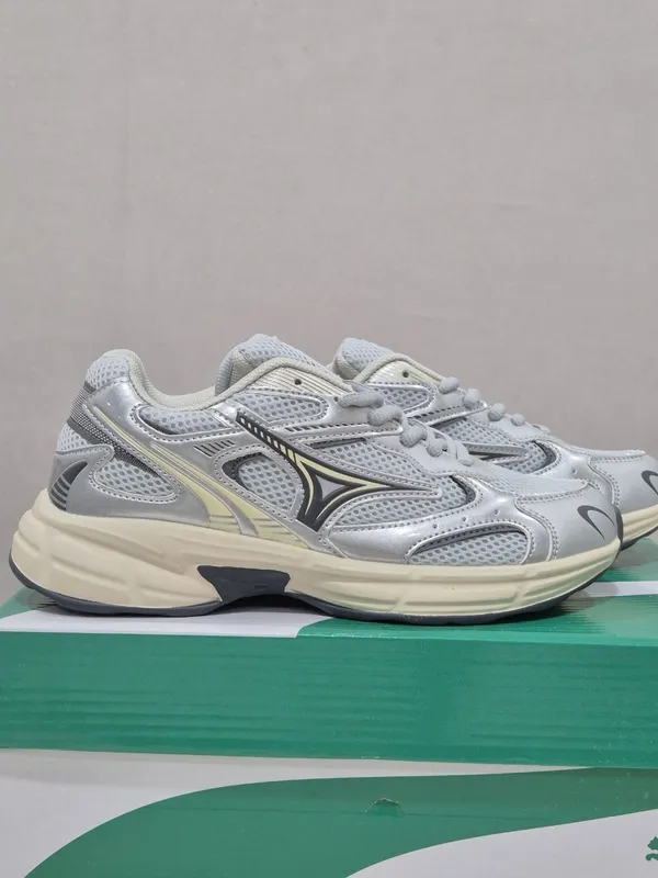 Xitoyda ishlab chiqarilgan Yangi krassovkalar 1 Xitoyda ishlab chiqarilgan Yangi krassovkalar 1