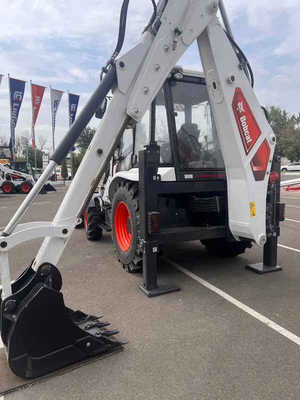 Экскаватор-погрузчик BOBCAT B730 M 2025 | Кредит и лизинг | Ташкент 5 Экскаватор-погрузчик BOBCAT B730 M 2025 | Кредит и лизинг | Ташкент 5