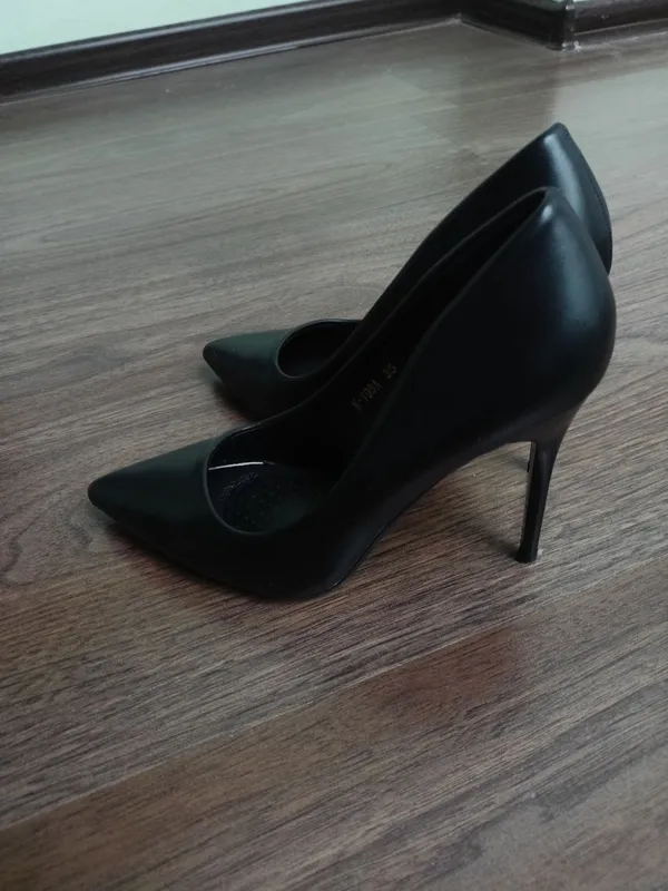 Yangi qora 7sm poshnali tufli .35-razmer — фото 2