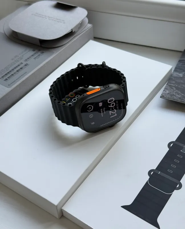 Apple iWatch Ultra 2 Black Titanium 49mm 4