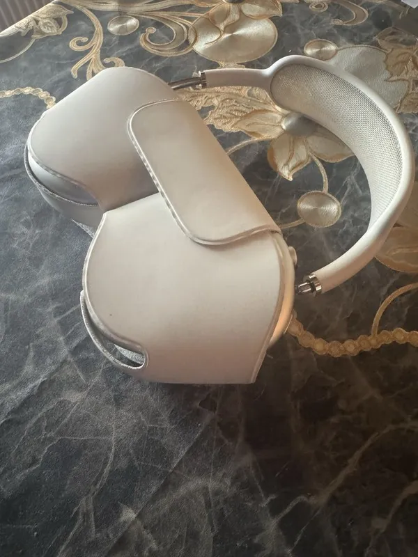 Airpods max 2.