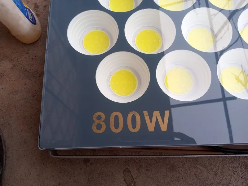 Projektor ip 66 800 w sotiladi