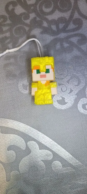 Продаю 5 золотых Алекс | kinder joy| minecraft| — фото 1