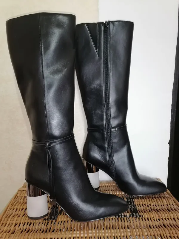 Новые женские сапоги Charles & Keith