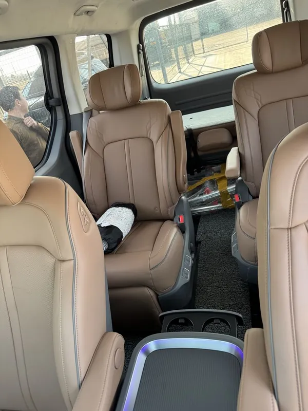 Hyundai Staria 2025 Gibrid toza — фото 6