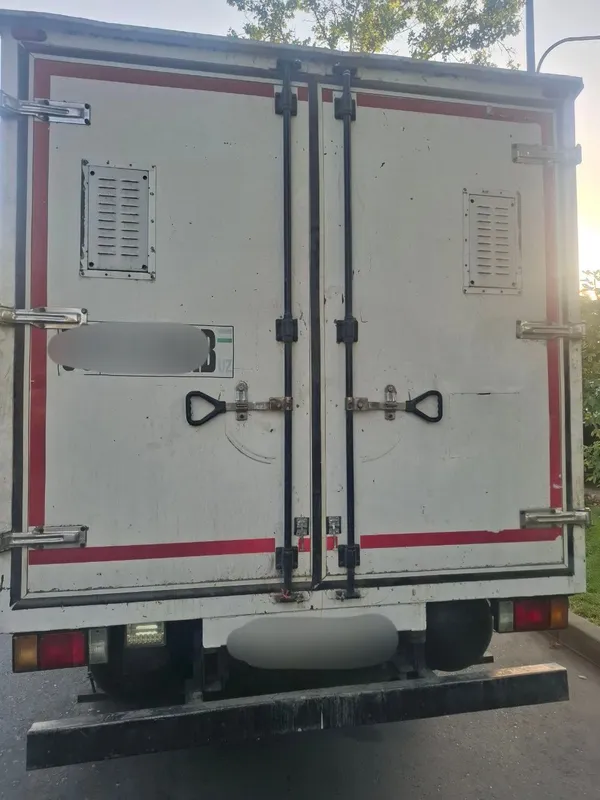 Isuzu 5 tonna sotiladi holati zur samarqand moshin 2