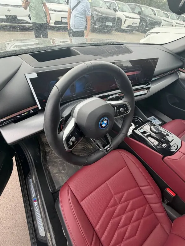 Bmw i5 40L рестайлинг 2025 4 Bmw i5 40L рестайлинг 2025 4