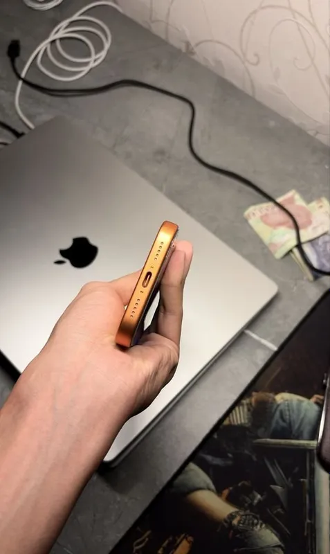 iPhone 17pro 1TB 93% orange 5 iPhone 17pro 1TB 93% orange 5
