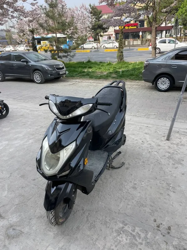 120талик Скутер бензиновый