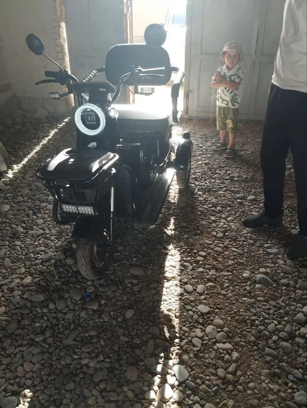 Skuter uch oyoqli yangi bir oy bulgan 2