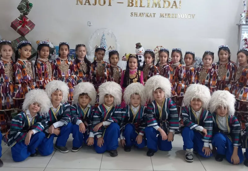 Атласные костюмы на прокат