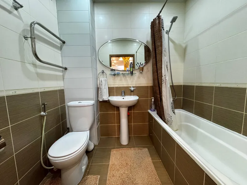 3 xonali kvartira sotiladi, 80 m², 2/4 (g‘ishtli uy), Mirzo-Ulug‘bek tumani 8