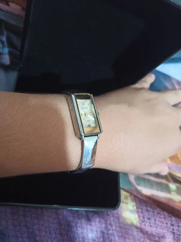 Gucci soatining nusxasi. Deyarli aniq yuradi, ishqalanish izi bor. 4