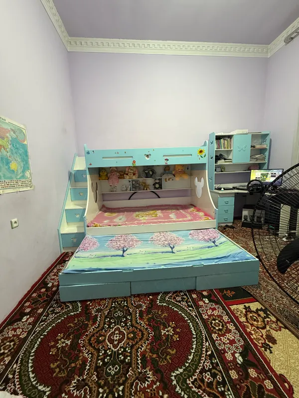 Продам кровать,рабочий стол и шкаф 1