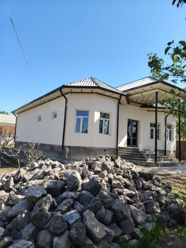 8 sotik hovli uy sotiladi