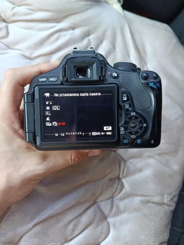 Canon 600D Camera — фото 3