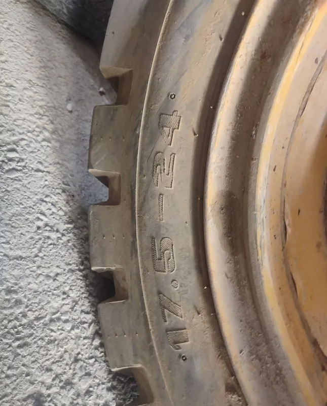 Disk bilan komplektdagi yuklagich uchun yangi shina sotiladi 2 Disk bilan komplektdagi yuklagich uchun yangi shina sotiladi 2