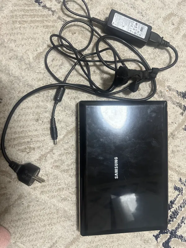 Мини-ноутбук Samsung 1