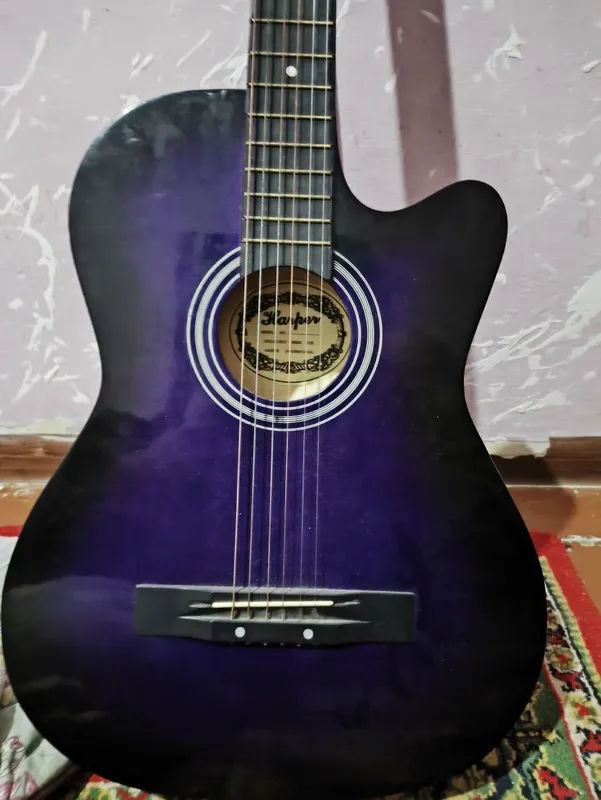 Gitara srochni sotiladi Gitara srochni sotiladi