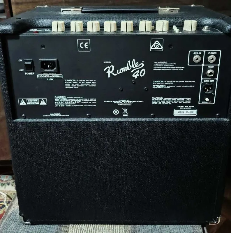 Продам басовый комбо усилитель Fender Rumble 40 — фото 1