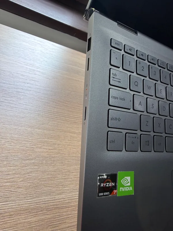 Asus ZenBook Flip 15 Noutbuk / Ryzen 7 / 8 /256 4 Asus ZenBook Flip 15 Noutbuk / Ryzen 7 / 8 /256 4