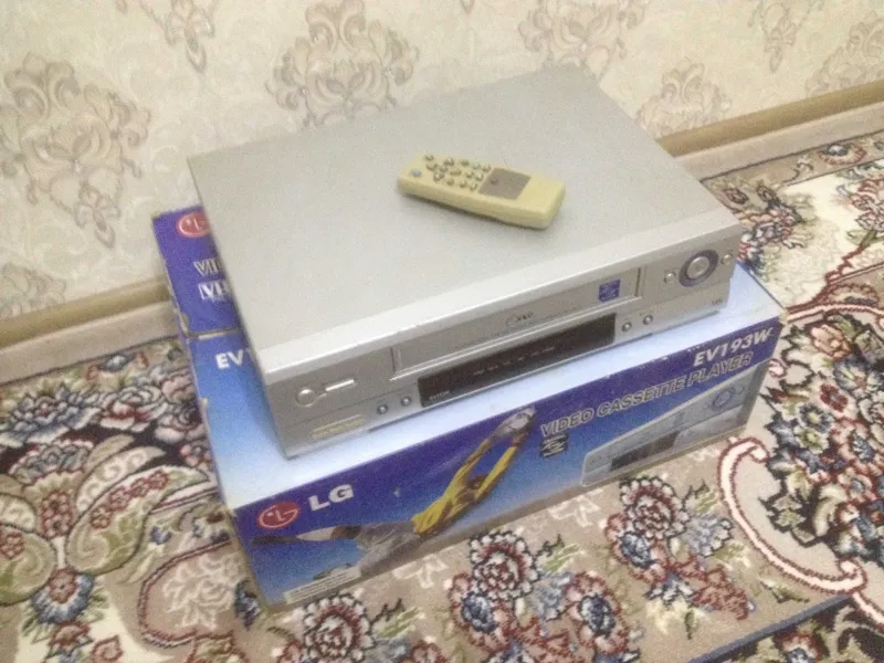 Видео магнитофон LG EV193W — фото 1
