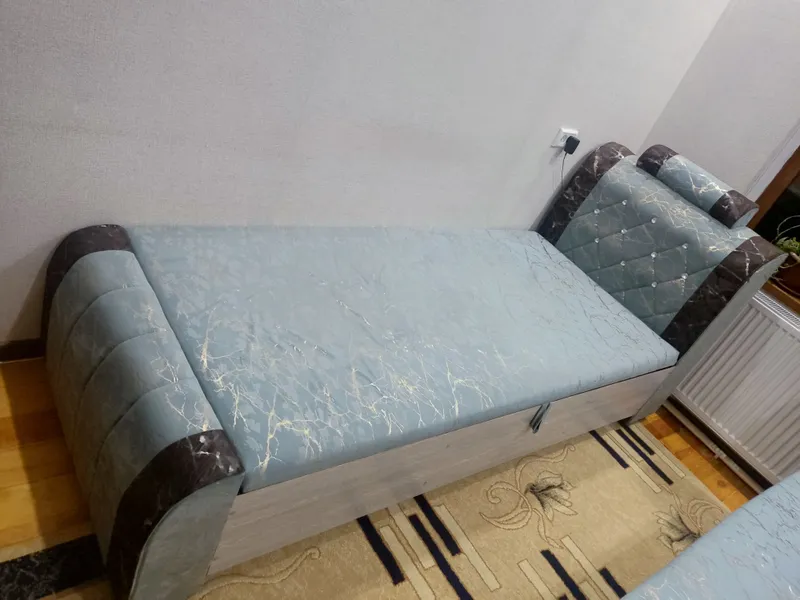 2 yangi keng krovat sotiladi