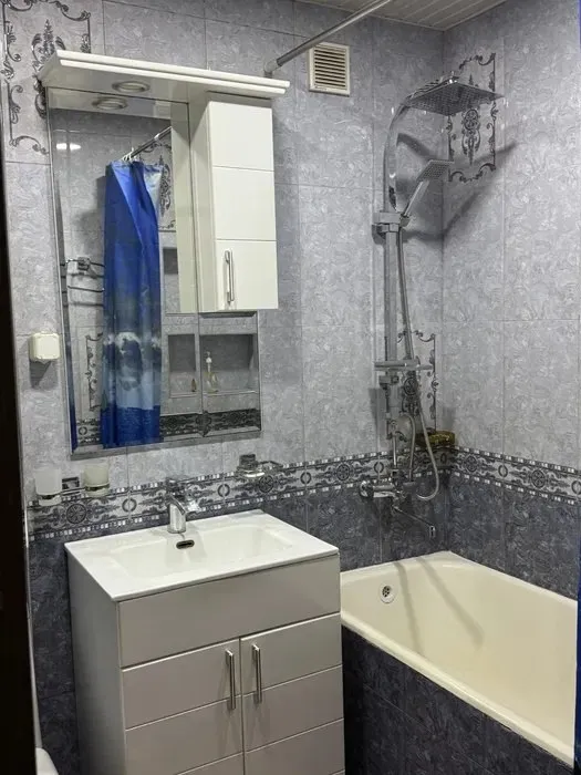 Toshkent, Chilonzor-5da 4 xonali kvartira ijaraga beriladi, mo‘ljal: Novza metro 8