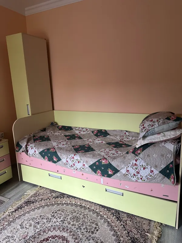 Детская мебель (две кровати, парта, тумба, шкаф)