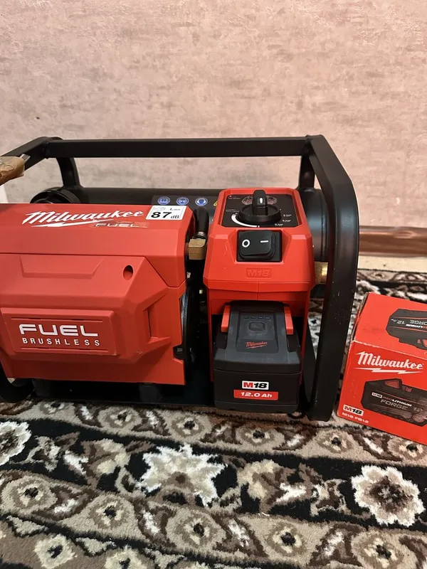 Milwaukee M18 FAC FUEL + АКБ 12.0Ah FORGE 2 Milwaukee M18 FAC FUEL + АКБ 12.0Ah FORGE 2