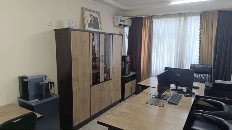 Кабинет на Катартале с мебелью