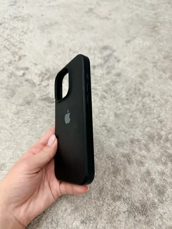 📱 Черный силиконовый чехол для iPhone 15 про — фото 1