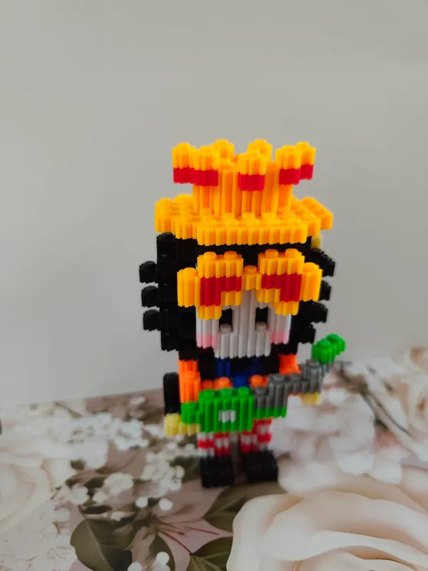 Yangi yig‘ilgan Lego figuralari. Narxi bitta uchun 5 Yangi yig‘ilgan Lego figuralari. Narxi bitta uchun 5