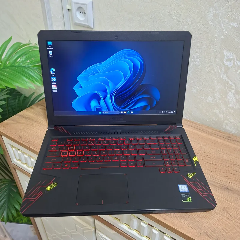 Core i7-8750H/ GTX 1050Ti-4gb/ SSD 256gb/ Operativ xotira 16gb 2 Core i7-8750H/ GTX 1050Ti-4gb/ SSD 256gb/ Operativ xotira 16gb 2