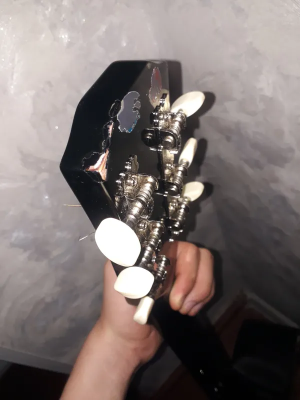 Gitara sotiladi razmer 38 aybi yoq 3 Gitara sotiladi razmer 38 aybi yoq 3