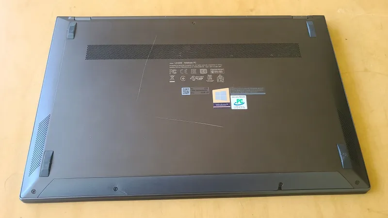ASUS ZenBook 13 UX325E — atigi bir zaryad qilingan 4 ASUS ZenBook 13 UX325E — atigi bir zaryad qilingan 4