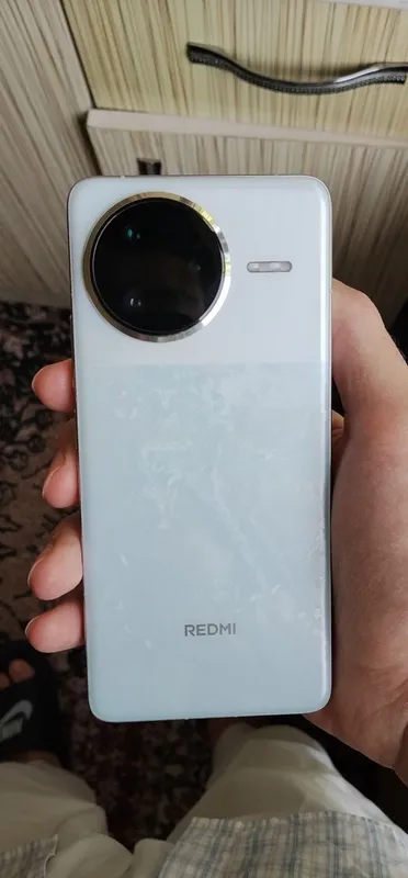 Poco F7 Ultra 12/256 8 Poco F7 Ultra 12/256 8