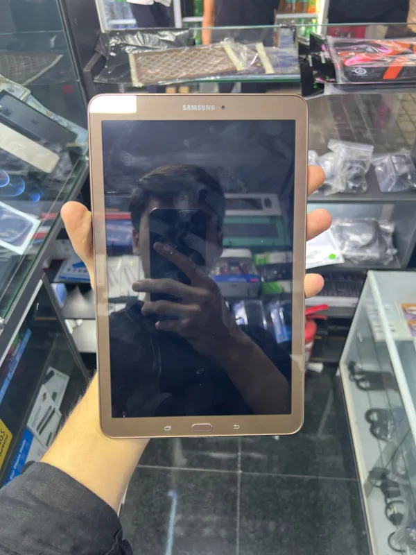 Galaxy Tab E gold 3