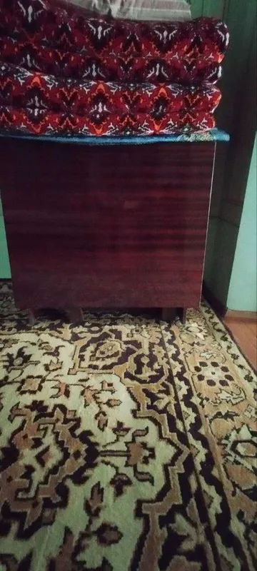 Стол - китоб, глянец , аьло холатда