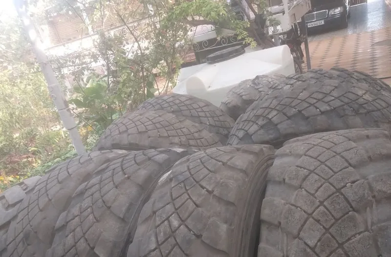 KamAZ yo‘ltanlamas avtomobili uchun shinalar sotiladi 1 KamAZ yo‘ltanlamas avtomobili uchun shinalar sotiladi 1