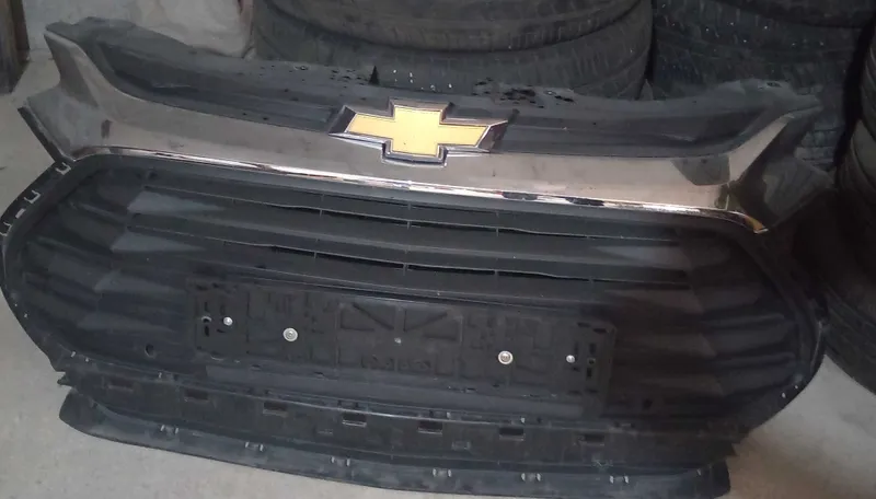 Продаю передние облицовка Трекер 2 пример и Onix — фото 3