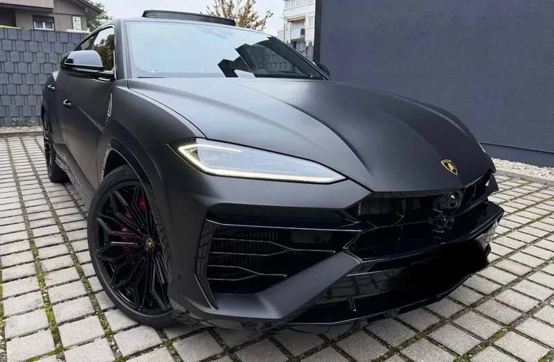 Lamborghini Urus SE 2026 — фото 1