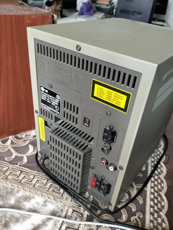 Retro kassetali magnitafon va kolonklar sotaman 1 Retro kassetali magnitafon va kolonklar sotaman 1