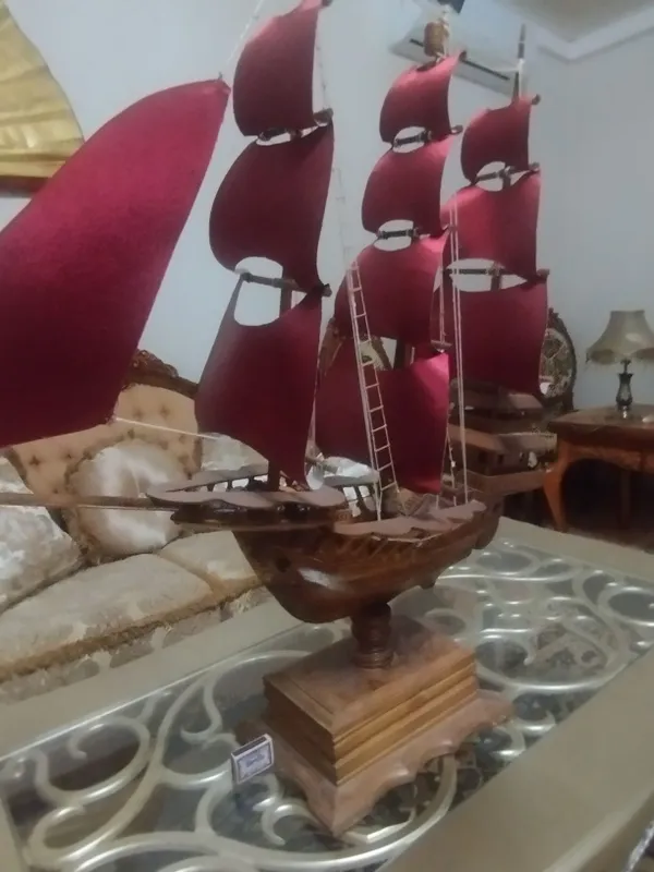 Продам недорого корабль сувенир из дерева