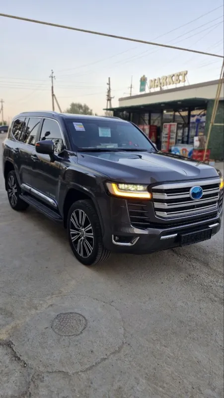 Toyota Land Cruser 300VX VGR Японка 2023год 35 турбинаматор фулпазит — фото 1
