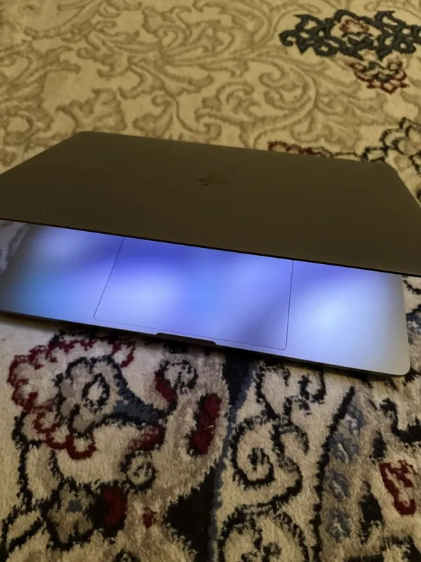 Macbook 2019 core i7 4