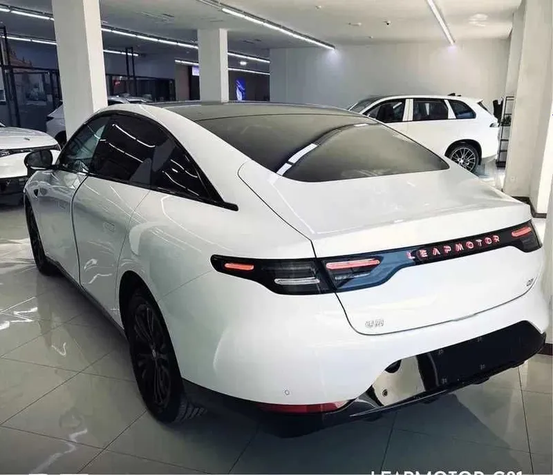 Leapmotor C01 Comford hybrid 216km — фото 1