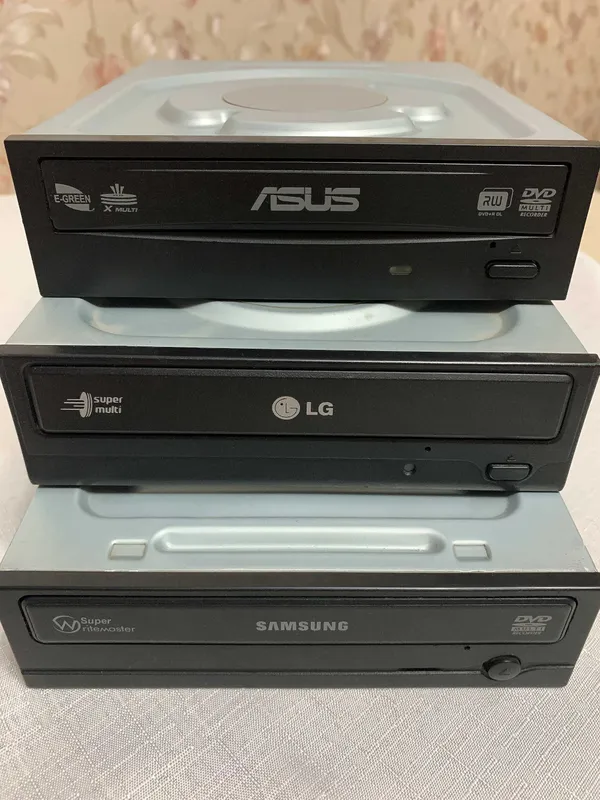DVD-RW Привод SATA в количестве DVD-RW Привод SATA в количестве