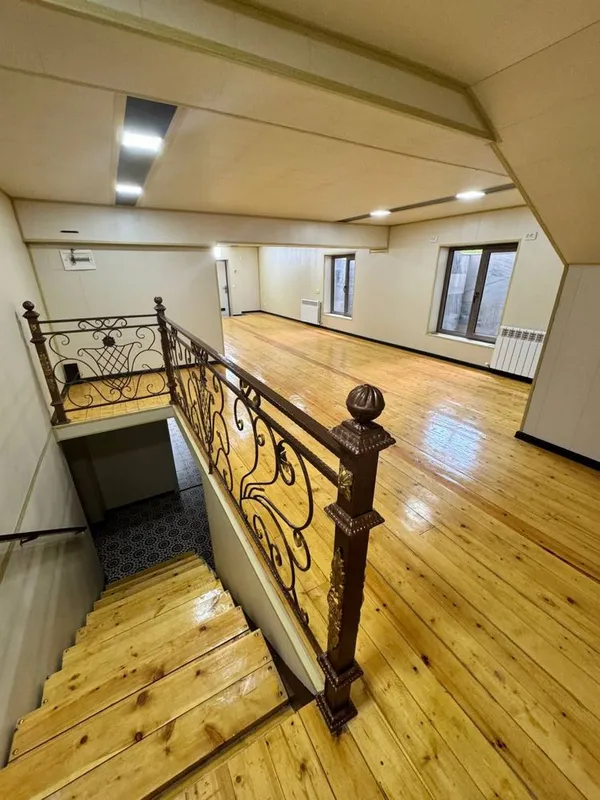 Mirzo Ulug‘bek tumanida 132 m² tayyor ofis / podval 2 qavatli